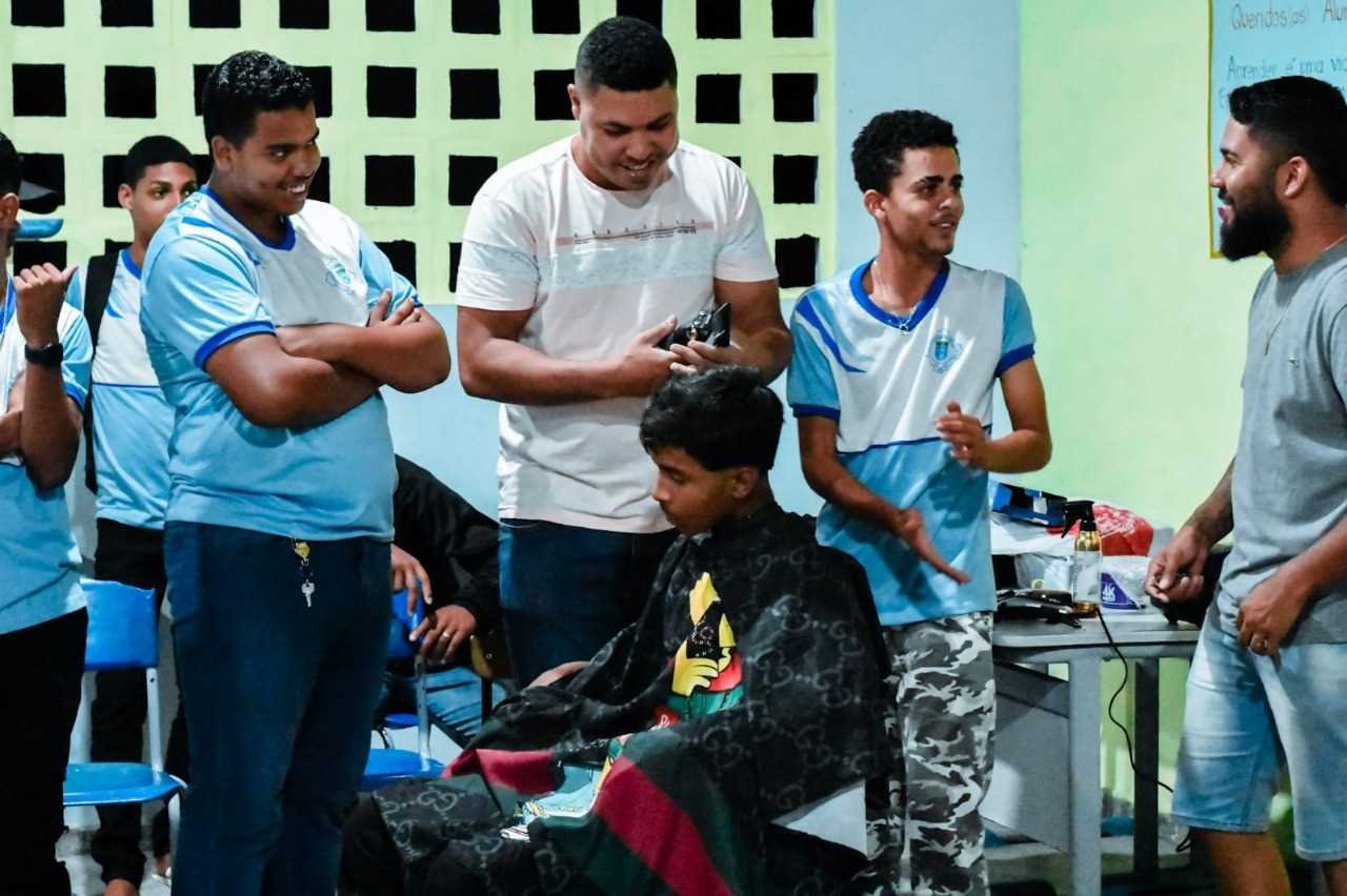 Camacã: Prefeitura realiza oficina de corte de cabelo para alunos da EJA

